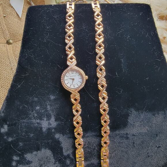 Armitron Womens Quartz Watch Gold Crystal Dress Watch Set Gift for Her - Picture 10 of 14